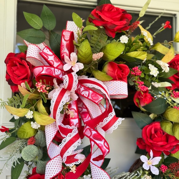 Red Roses Wreath - Picture 6 of 7
